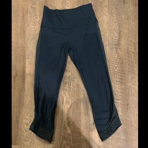 Dark teal Lululemon cropped leggings!